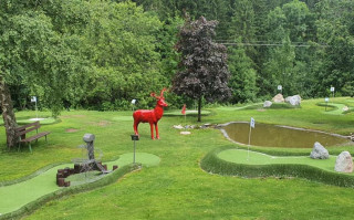 Mini golf de loy | camping l'oustalet | Châtel