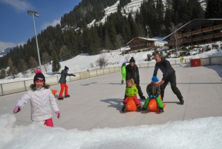 skating rink | campsite l'oustalet | châtel