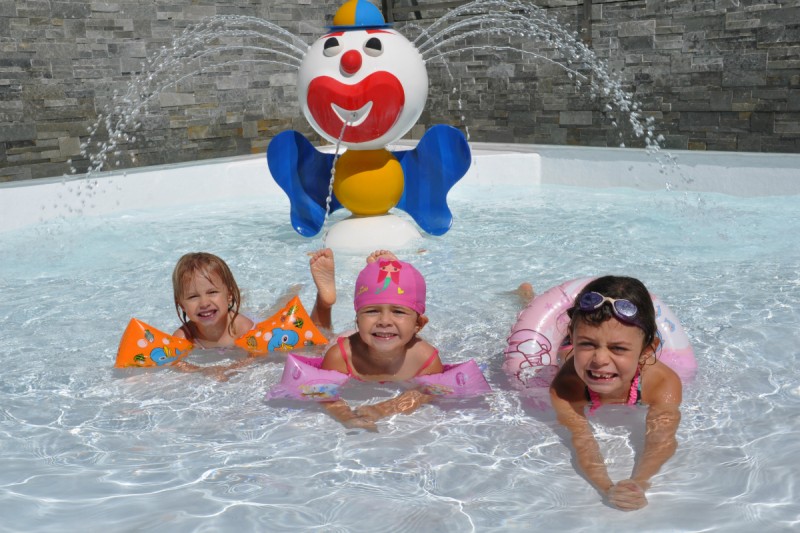 Heated indoor swimming pool with children's pool | campsite l'Oustalet | 4 stars | Châtel 2