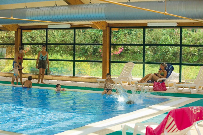 Piscine couverte et chauffée | Camping l'Oustalet | 4 étoiles | Châtel |Haute-Savoie 2